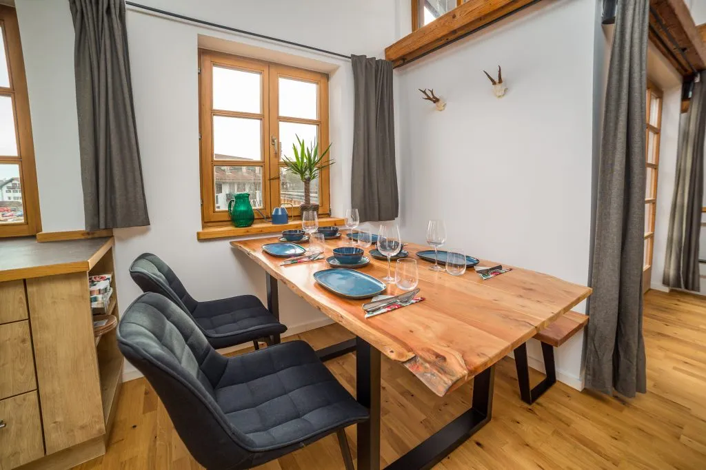 Immobilienangebot - Holzkirchen - Alle - HOLZKIRCHEN - Wohn- und Geschäftshaus mit 7 Parteien in zentraler und historischer Lage