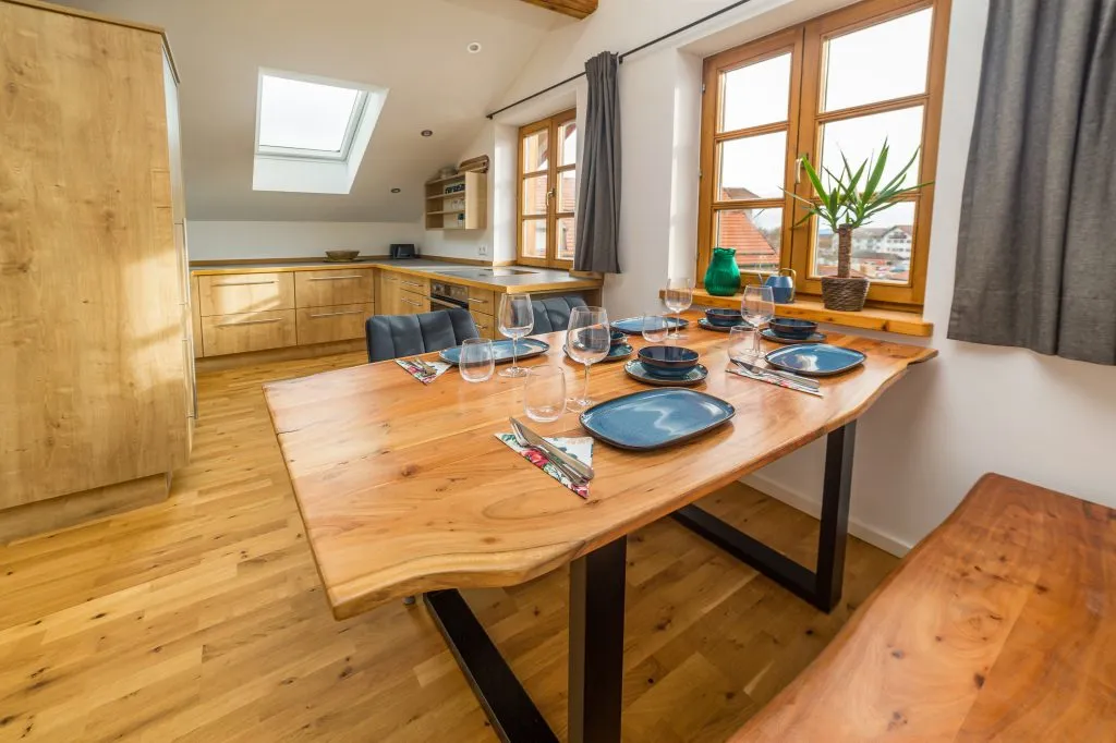 Immobilienangebot - Holzkirchen - Alle - HOLZKIRCHEN - Wohn- und Geschäftshaus mit 7 Parteien in zentraler und historischer Lage